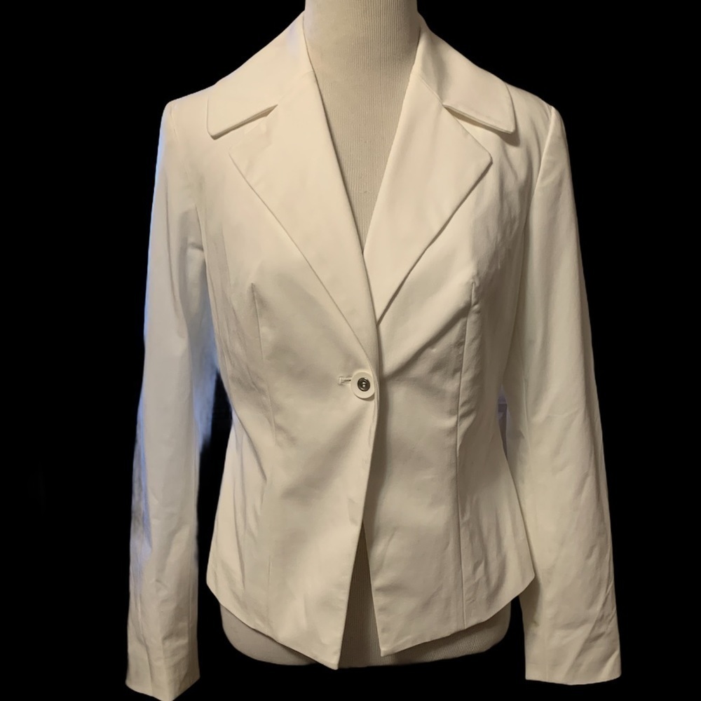 Doncaster White Fully Lined Jacket, Chain On Back